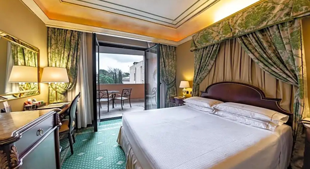 Трёхместный номер Deluxe River Chateau Hotel
