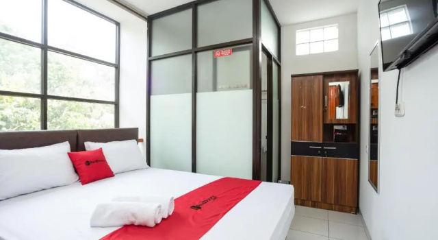Двухместный номер Standard RedDoorz near Eka Hospital BSD City