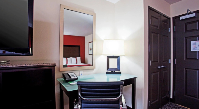 Четырёхместный номер Standard Holiday Inn Oceanside Marina Camp Pendleton by IHG