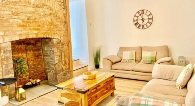 Stunning Renovated & Spacious 2 BR - 100m to Beach, จอง บ้านพักตากอากาศ The Havens Glamorgan, ใกล้กับ Broad Haven Beach