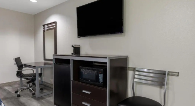 Номер Standard Days Inn by Wyndham Baytown TX