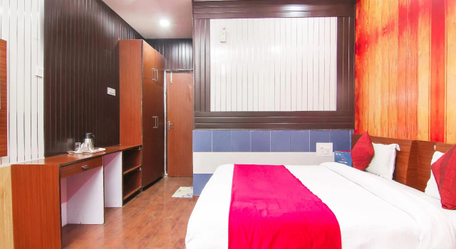 Collection O 4308 Hotel Zaarang Inn, Забронировать Отель Отели штата Уттар-Прадеша 3 звезды, 3*