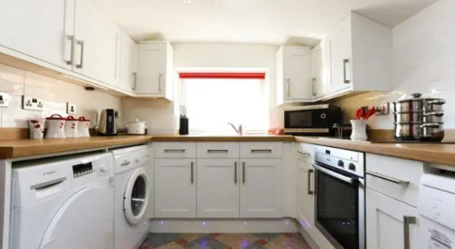 CROYDE WONKY COTTAGE 1 Bedroom, Book Feriehus Braunton hoteller med parkering, Parkering