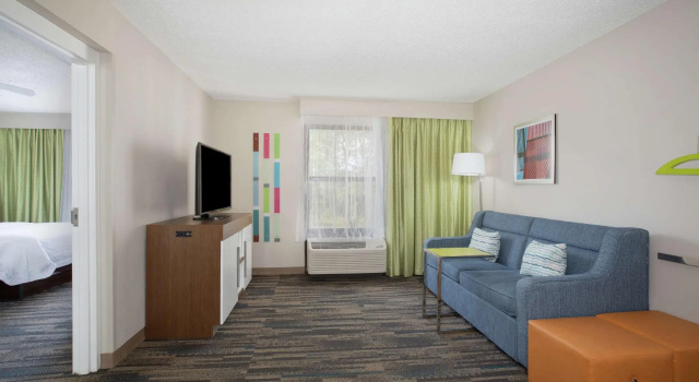 Четырёхместный люкс Hampton Inn & Suites Kansas City-Merriam