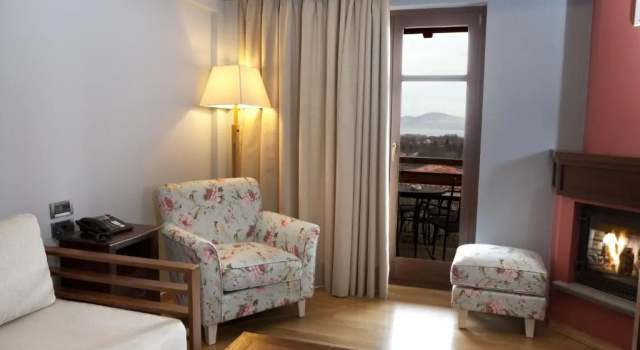 Kazarma Hotel, Забронировать Курортный отель Отели Plastira lake с бассейном, Бассейн