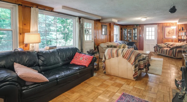 Bethesda Apartment + Yard ~ 9 Mi to D.C, Забронировать Апартаменты/квартира Бетесда 