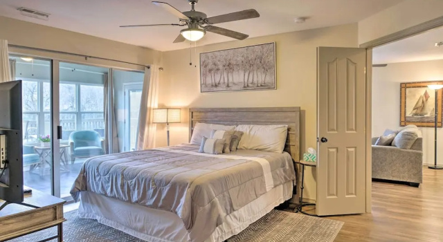 Lakefront Branson Condo w/ Porch & Dock Access, Забронировать Апартаменты/квартира Брэнсон Table Rock Lake