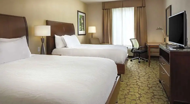 Четырёхместный номер Premium Hilton Garden Inn Bettendorf/ Quad Cities