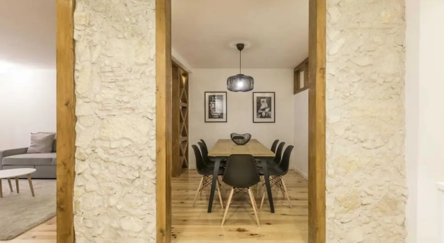 Amazing 3-bedroom Apartment in City Center - Fits 8, Забронировать Апартаменты/квартира Мизерикорди 