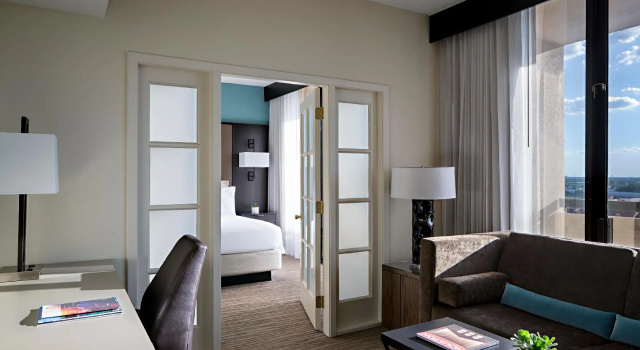 Двухместный полулюкс c 1 комнатой Houston Marriott Westchase