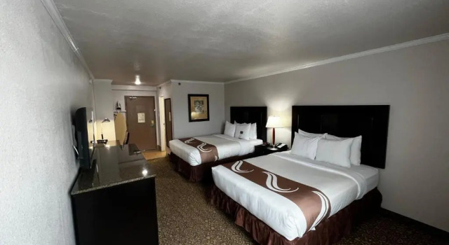 Четырёхместный номер Standard Quality Inn Fort Worth - Downtown East
