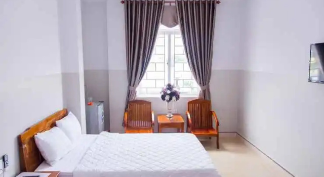 Hoang Thinh Hotel, Забронировать Отель Кон-Тум Контум