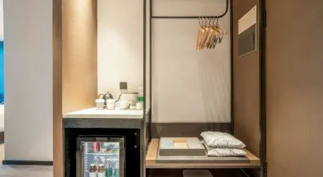 Люкс Lhasa Dunzhu Financial City Liuwu Wanda Plaza Atour Hotel