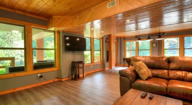 Rippling Waters Lodge 3 Bedroom Cabin by RedAwning, Забронировать Дом для отпуска Уитиер Аппалачи