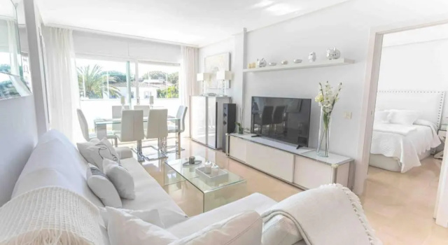 Brigth Apartment/2BED/2BATH/100m beach/Sea Views