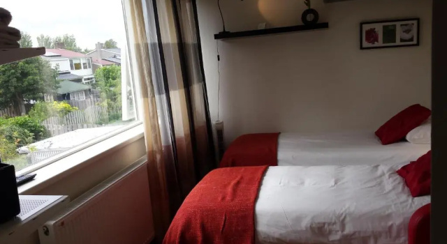 Номер Economy Bed and Breakfast Oosterpark