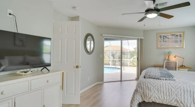 Private Pool & Canal Views: Home in Cape Coral, Забронировать Дом для отпуска Кейп-Корал Southwest Florida