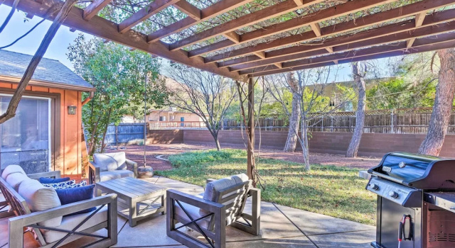 1 Mi to Cathedral Rock Trailhead: Home w/ Sunroom, Забронировать Дом для отпуска Виллы Verde Valley Wine Country, Вилла