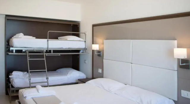 Четырёхместный номер Deluxe Hotel Baia Marina