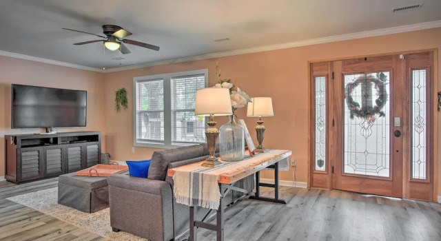 Charming Retreat on 20 Acres w/ Private Lake!, Забронировать Дом для отпуска Уолтерборо Lowcountry