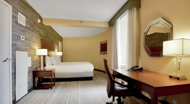 Номер Accessible DoubleTree by Hilton Hotel & Suites Houston by the Galleria