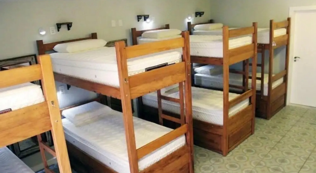 Кровать в общем номере с балконом Hostel Poesia