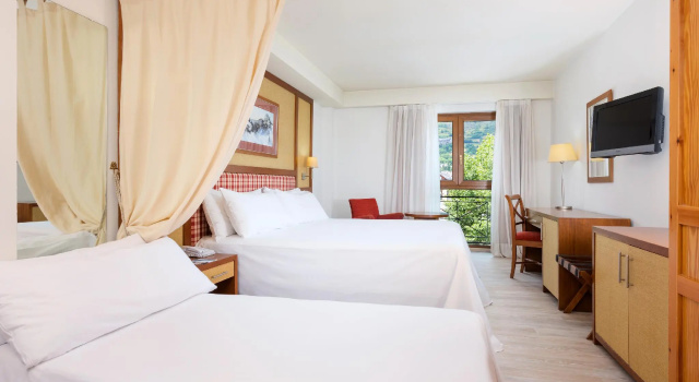 Трёхместный номер Standard Hotel Vielha Val d'Aran, Affiliated by Meliá