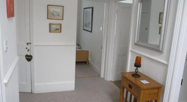 3 Bed Flat - Sleeps 5 - Garden - Parking - Wifi, Забронировать Апартаменты/квартира Отели Острова Уайт с парковкой, Парковка
