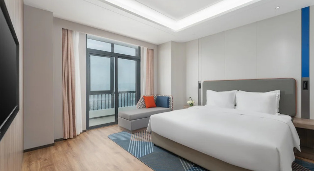 Двухместный люкс c 1 комнатой с балконом Holiday Inn Express Xiamen Jimei New Town by IHG