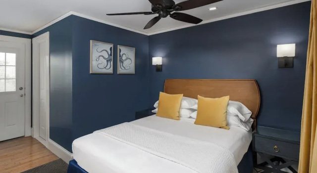 Двухместный номер Classic с балконом Crowne Pointe Historic Inn Adults Only