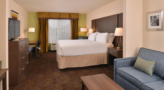 Люкс Holiday Inn Express & Suites Dearborn SW - Detroit Area by IHG