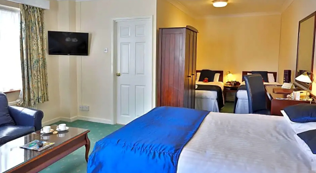 Трёхместный семейный номер Standard Best Western Premier Heronston Hotel & Spa