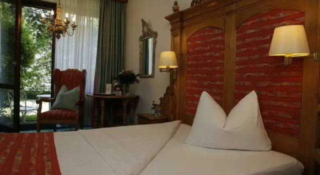 Prinzregent Am Friedensengel, Забронировать Отель Отели Мюнхена с парковкой, рядом с Триумфальная арка, Парковка