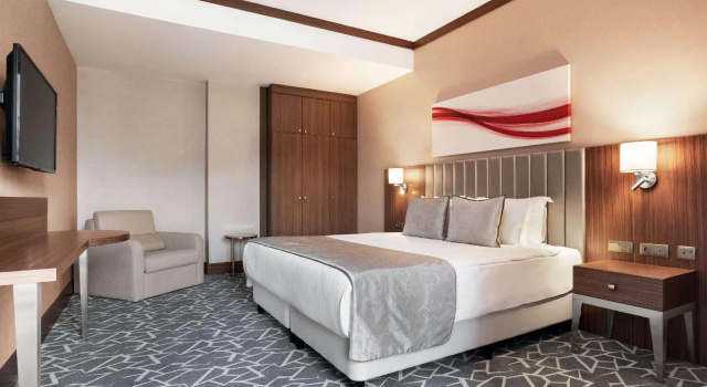 Семейный люкс с балконом Ramada by Wyndham Istanbul Alibeykoy