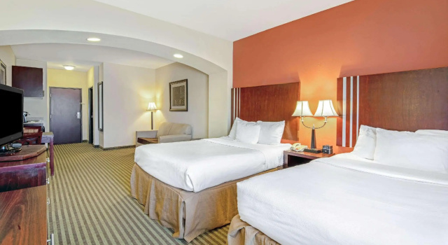Четырёхместный люкс La Quinta Inn & Suites Woodward