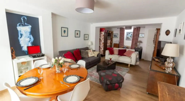 Furnished Apartment Near Palais de la Justice With 2 Bedrooms & a Garden, Забронировать Апартаменты/квартира Отели Бордо с парковкой, Парковка