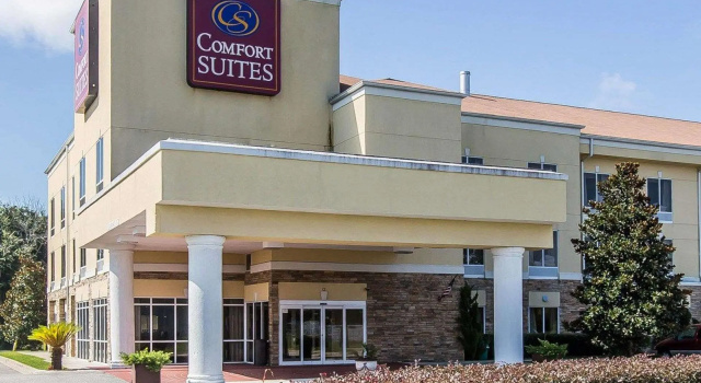 Люкс Comfort Suites Brunswick