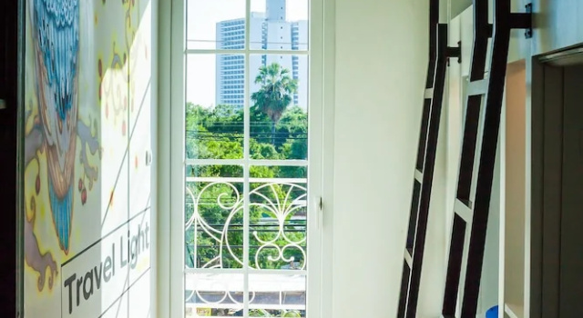 Кровать в общем номере (женский номер) с балконом Travel Light Hostel Pattaya