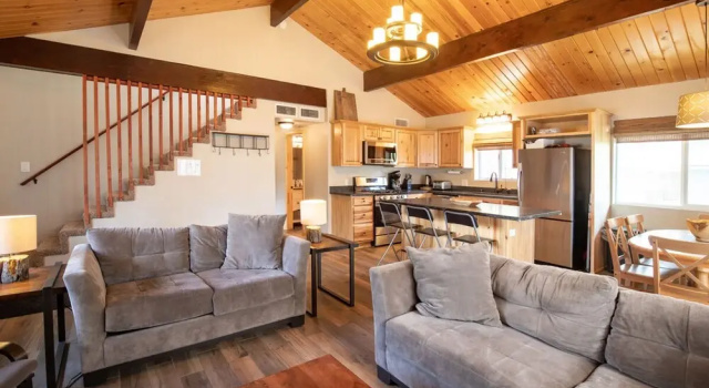 Treetop Getaway-1857 by Big Bear Vacations, Забронировать Отель Биг-Бэар-Сити San Bernardino Mountains