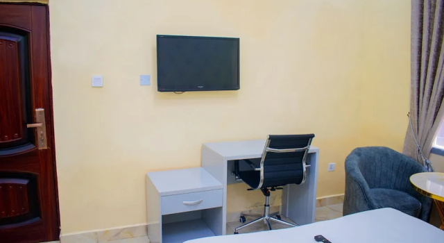 Standard Einzel Zimmer mit Balkon und mit Stadtblick ERiTH APARTMENT & SUITES