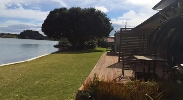 Absolute Waterfront Serenity Near Auckland, Забронировать Апартаменты/квартира Папатоетое регион Окленд