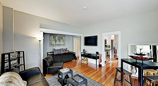 New Listing! Classic Charm In The City W/ Sunroom 4 Bedroom Duplex, Забронировать Дом для отпуска Коттеджи Сент-Огастин, рядом с Площадь Конституции, Коттедж