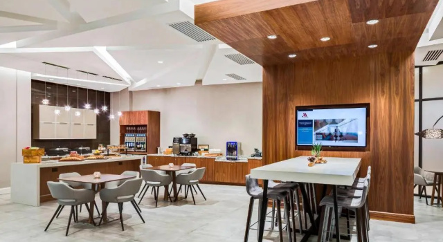 Четырёхместный номер Standard North Charleston Marriott