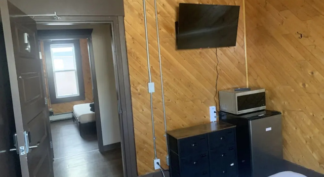 Номер Deluxe PARTY HOSTEL - The Canmore Hotel Hostel