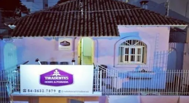 Hostel E Pousada Tiradentes, Забронировать Хостел Отели Пасу-Фунду с парковкой, Парковка