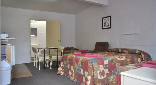 Семейный номер Standard Wagon Wheel Motel & Units