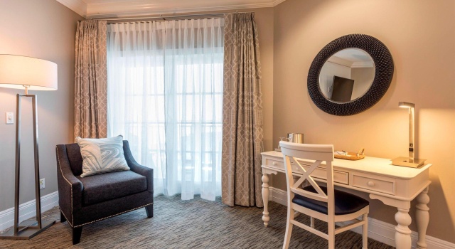 Двухместный номер Standard с балконом и с видом на озеро Inn at Bay Harbor