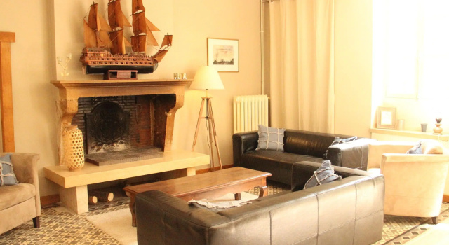 Beautiful country house with enclosed garden in green surroundings in Burgundy., Rezervovat Hotel Bouix 