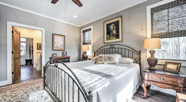 On 22 Acres! Mtn-View Cullowhee Craftsman Retreat, Забронировать Дом для отпуска Каллоухе Аппалачи