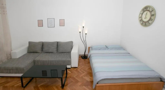 Downtown 3 Bedroom Apartment, Забронировать Апартаменты/квартира Отели Сараевского кантона с парковкой, Парковка